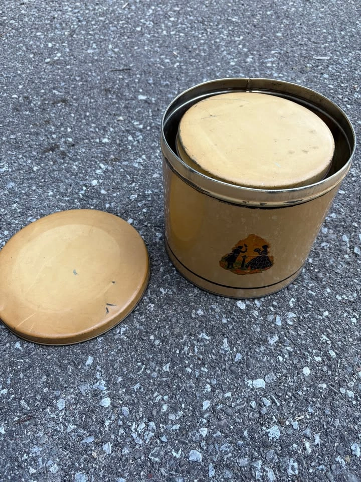 Vintage Metal Canister Set – circa 1940s | 4 Pieces + Lids - photo 4