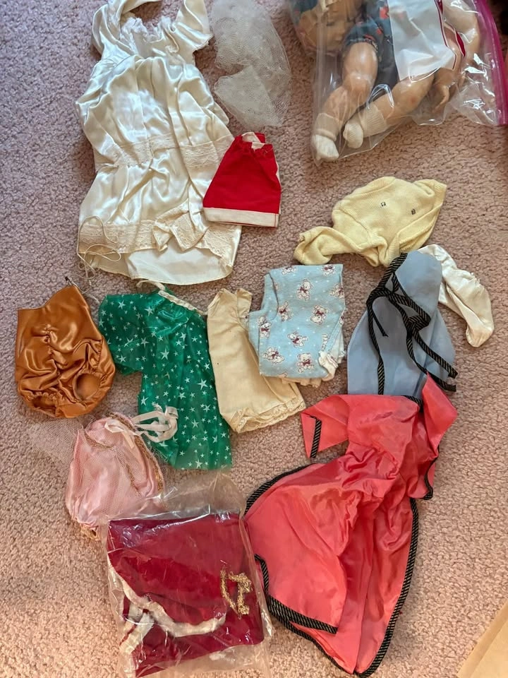 Vintage dolls and clothing from the late 40s and early 50s (LOT) - photo 3