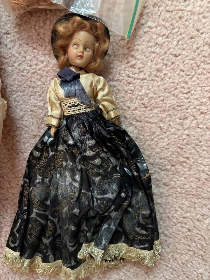 Vintage dolls and clothing from the late 40s and early 50s (LOT) - photo 4