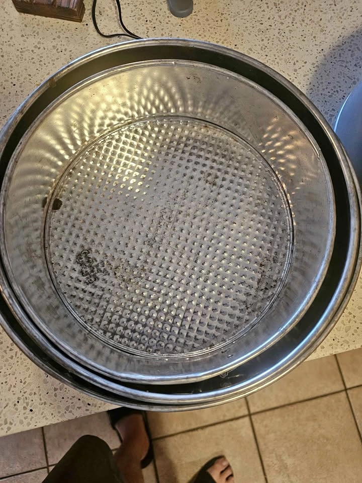 Set of 3 Round Metal Baking Pans