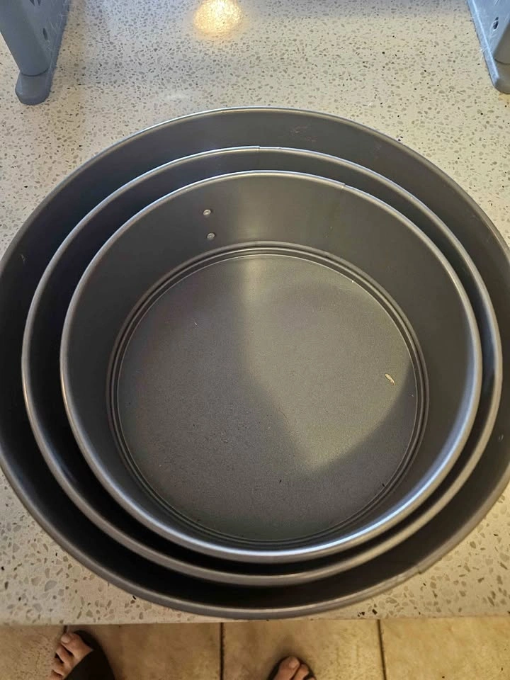 Set of 3 Round Cake Pans