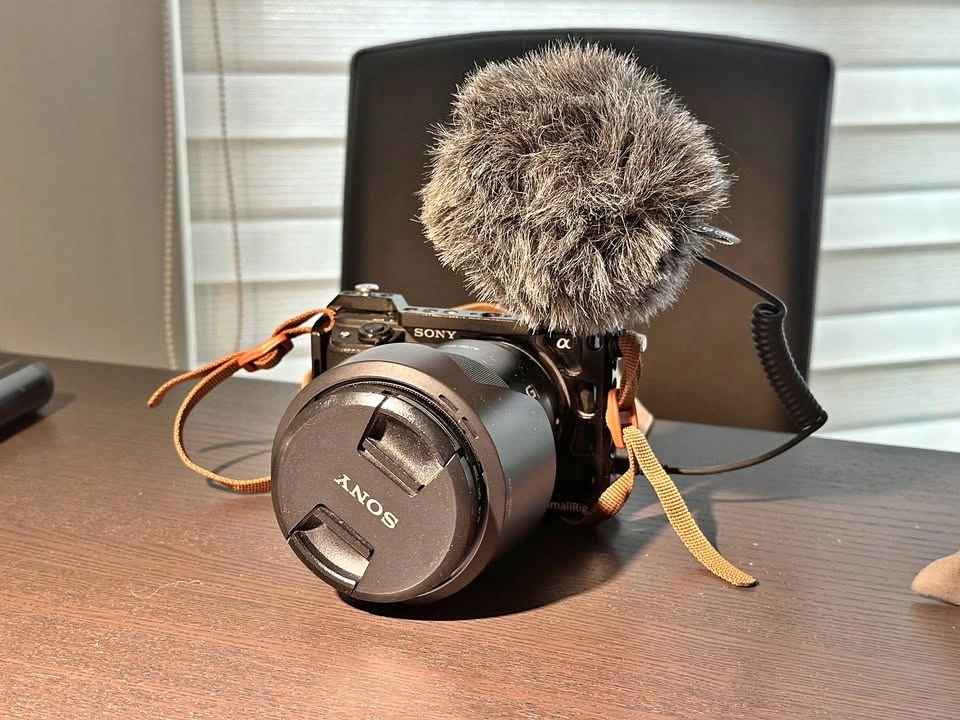 Sony A6400 + 18-105 lens + accessories
