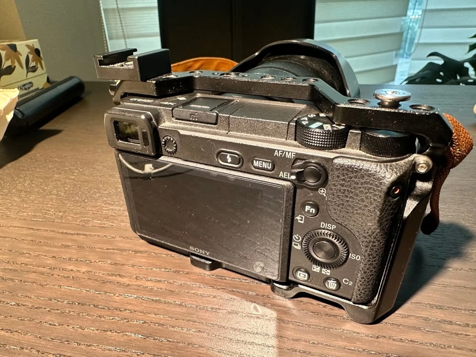 Sony A6400 + 18-105 lens + accessories - photo 3
