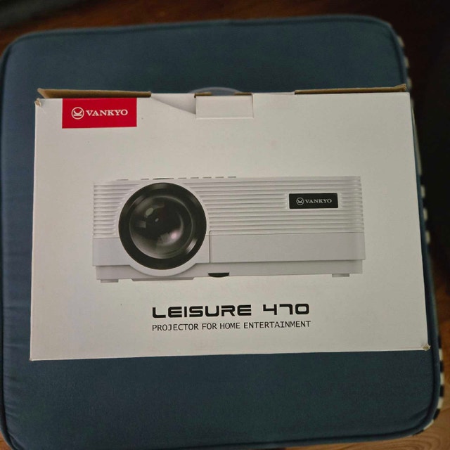 Vankyo Leisure 470 Projector + 100" Projector Screen Bundle