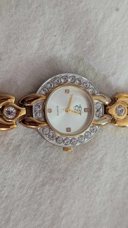 ET Women's Gold Tone Quartz Bracelet Watch - photo 2