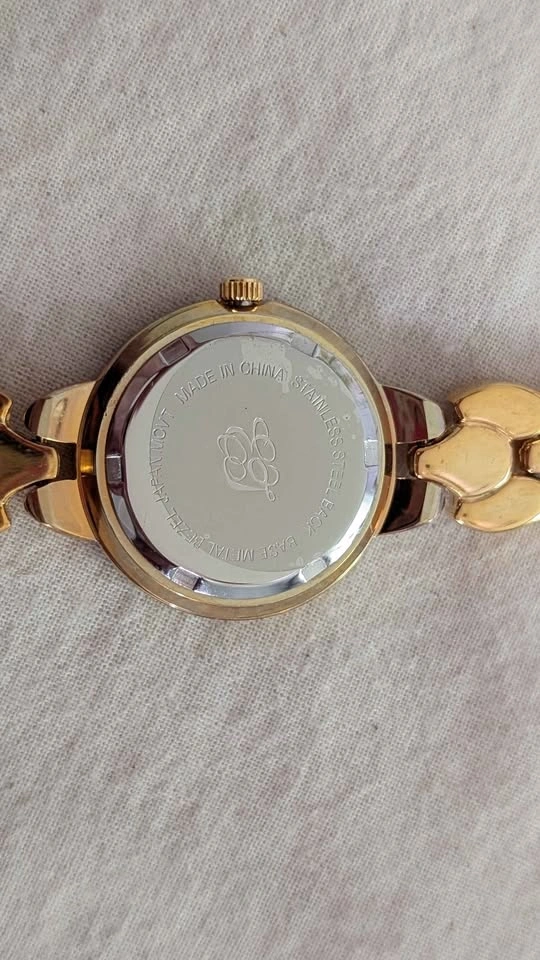 ET Women's Gold Tone Quartz Bracelet Watch - photo 3