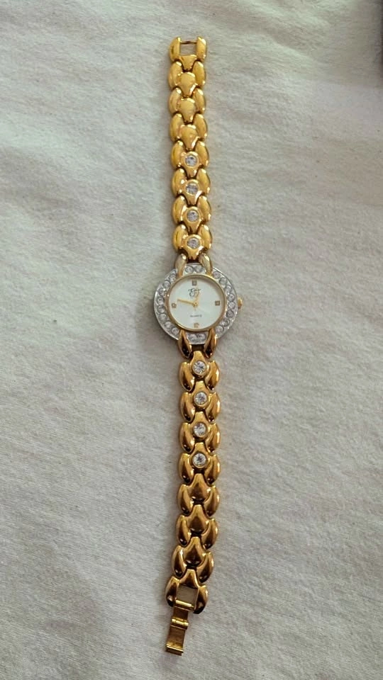 ET Women's Gold Tone Quartz Bracelet Watch - photo 4