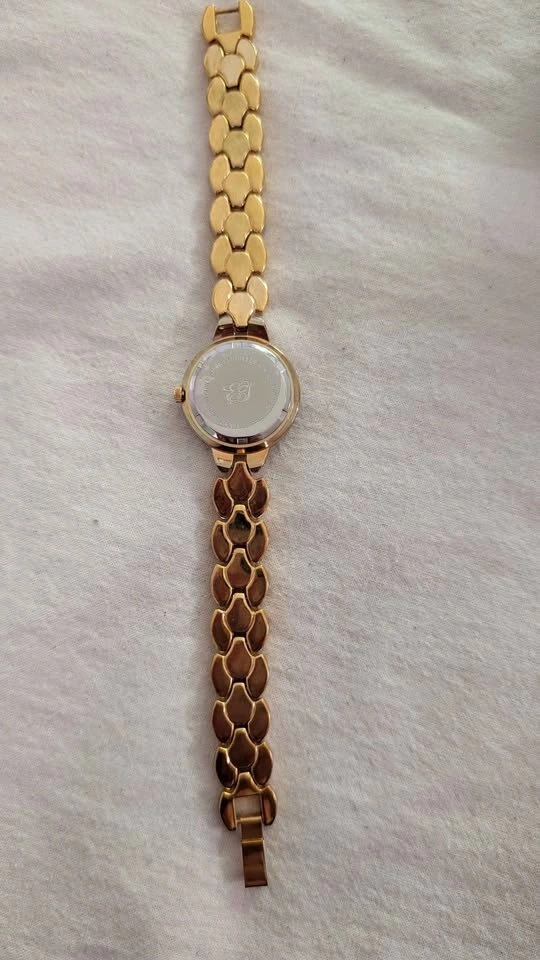 ET Women's Gold Tone Quartz Bracelet Watch - photo 5