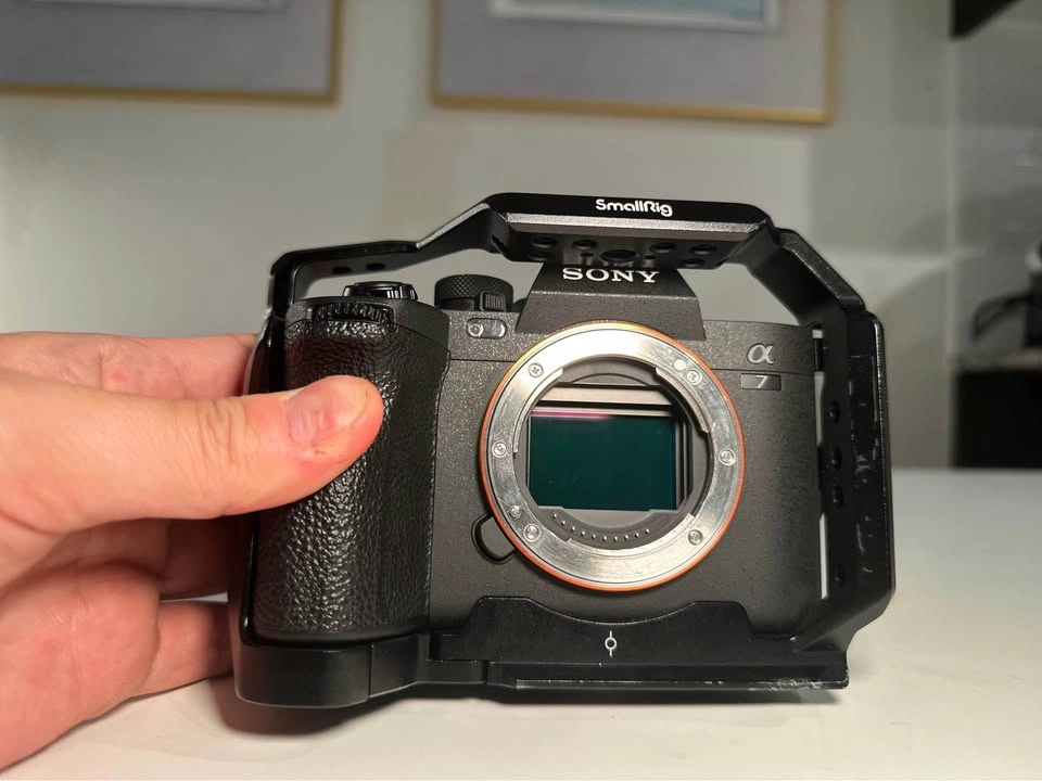 Sony Alpha 7 IV Mirrorless Camera with SmallRig Cage - photo 2