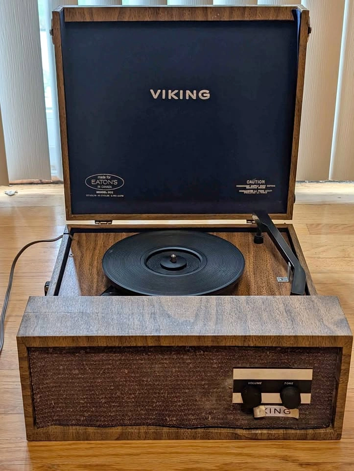 Viking Eaton's Model 302 Portable Record Player