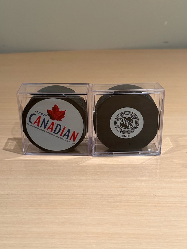 Toronto Maple Leafs Cased Hockey Pucks - photo 4