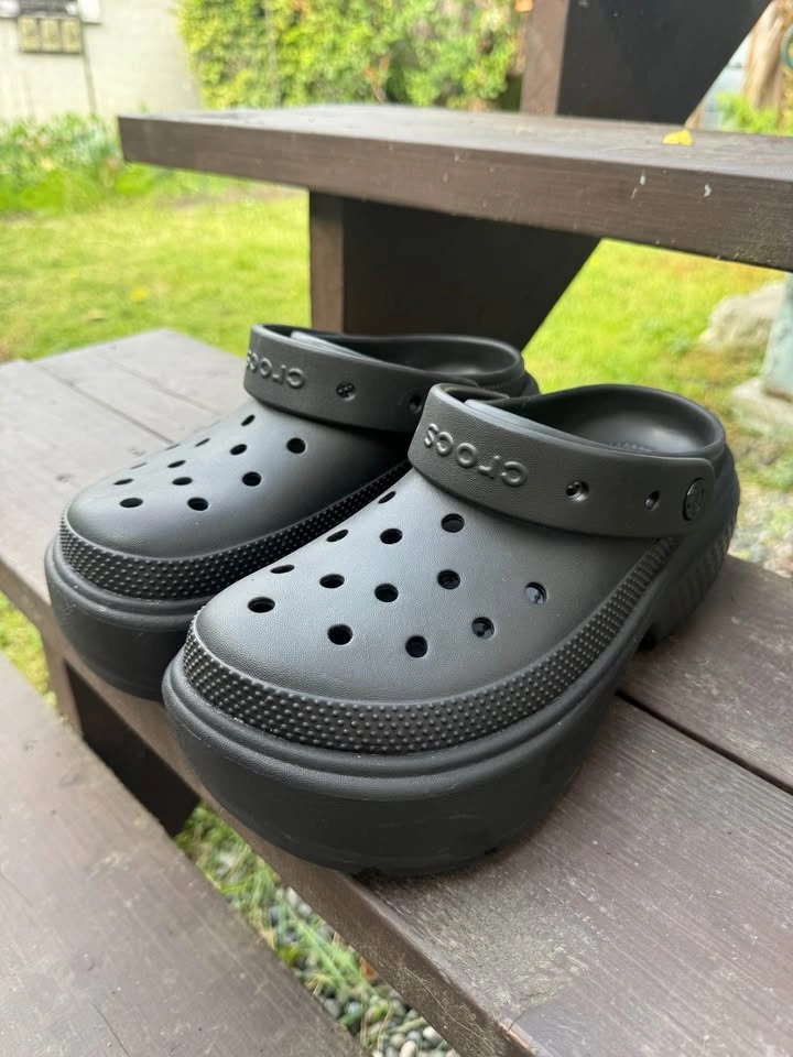 Crocs Platform Clogs - Size 9 - photo 2