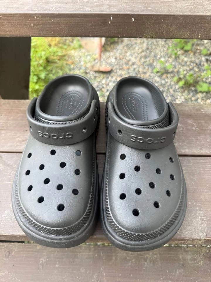 Crocs Platform Clogs - Size 9 - photo 3