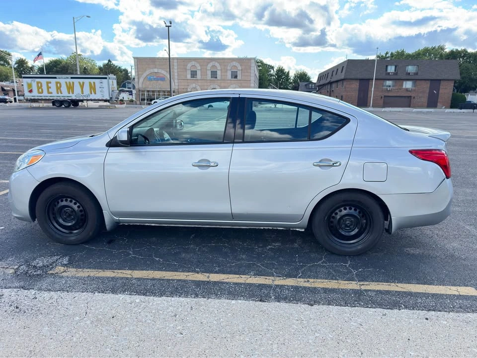 2014 Nissan Versa · SV Sedan 4D - photo 4