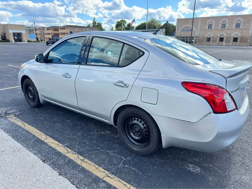 2014 Nissan Versa · SV Sedan 4D - photo 5