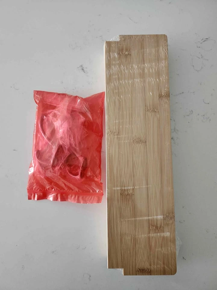 Wallmounted clothes hanger