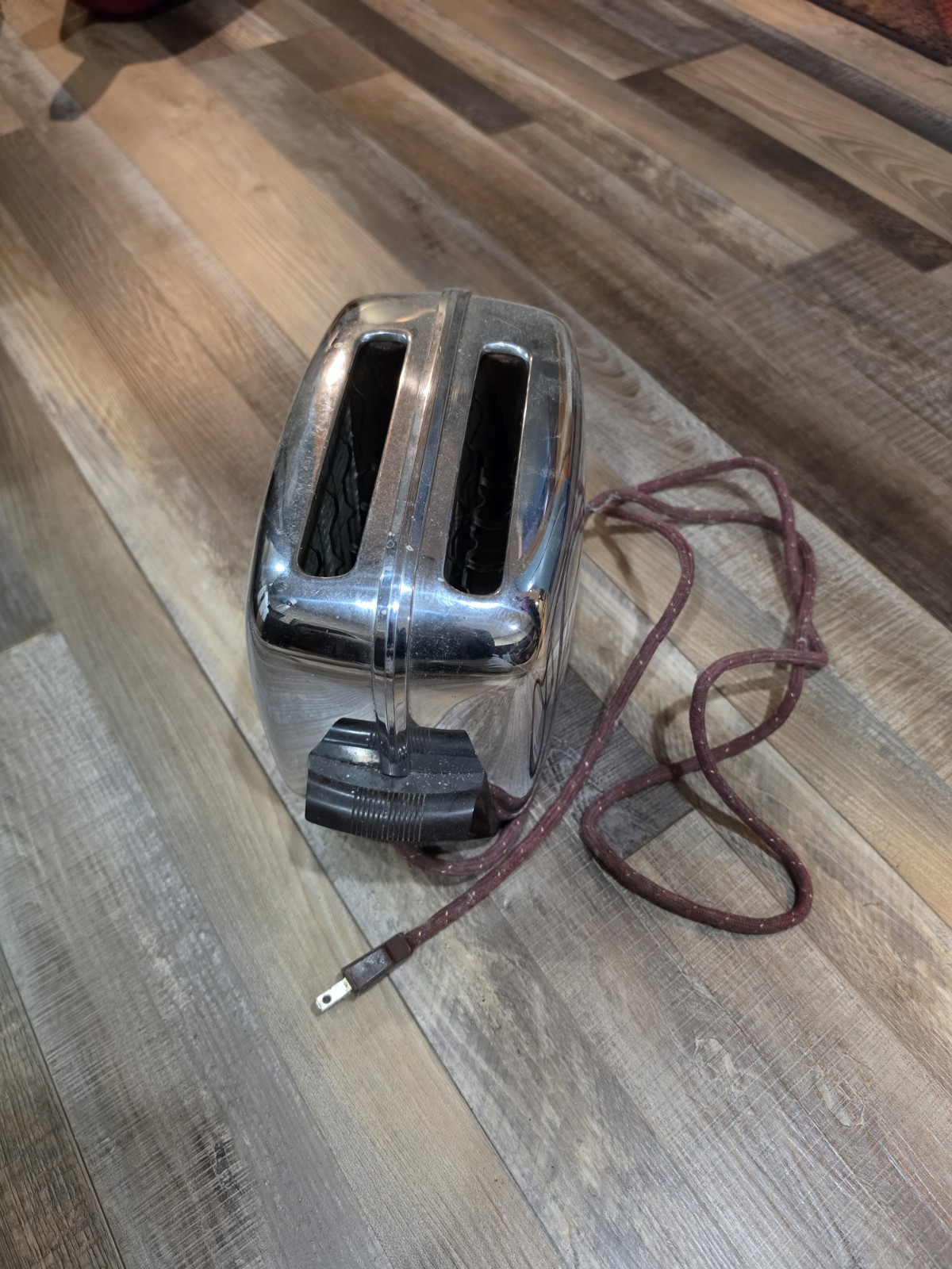 Vintage 1950s Chrome 2-Slice Toaster - photo 2
