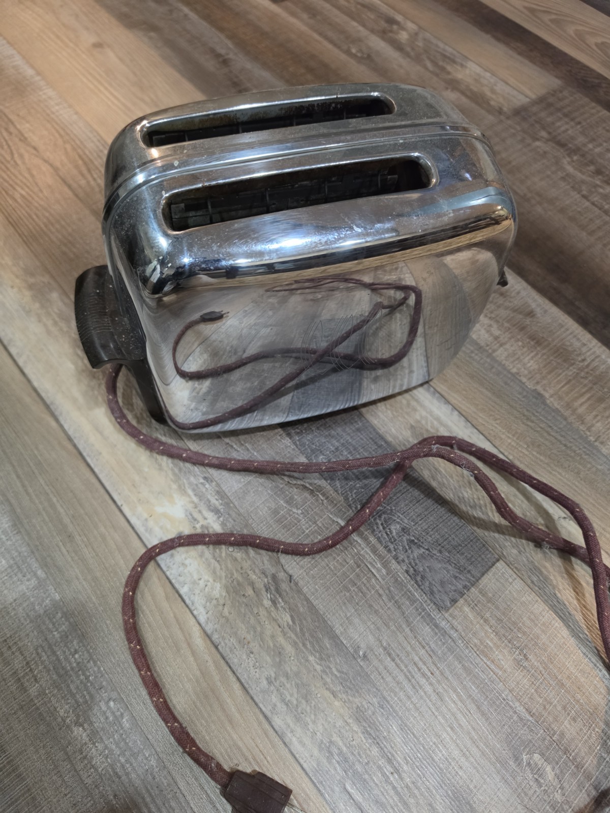 Vintage 1950s Chrome 2-Slice Toaster - photo 3