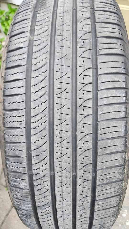 255/60/20 Pirelli all season tires - photo 2
