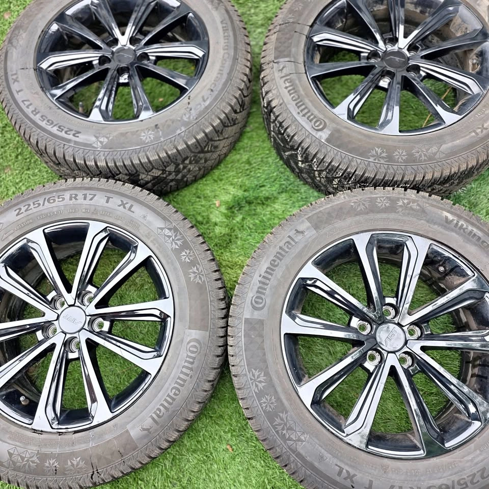 225/65/17 Continental winter tires 85% tread with ART alloy rims