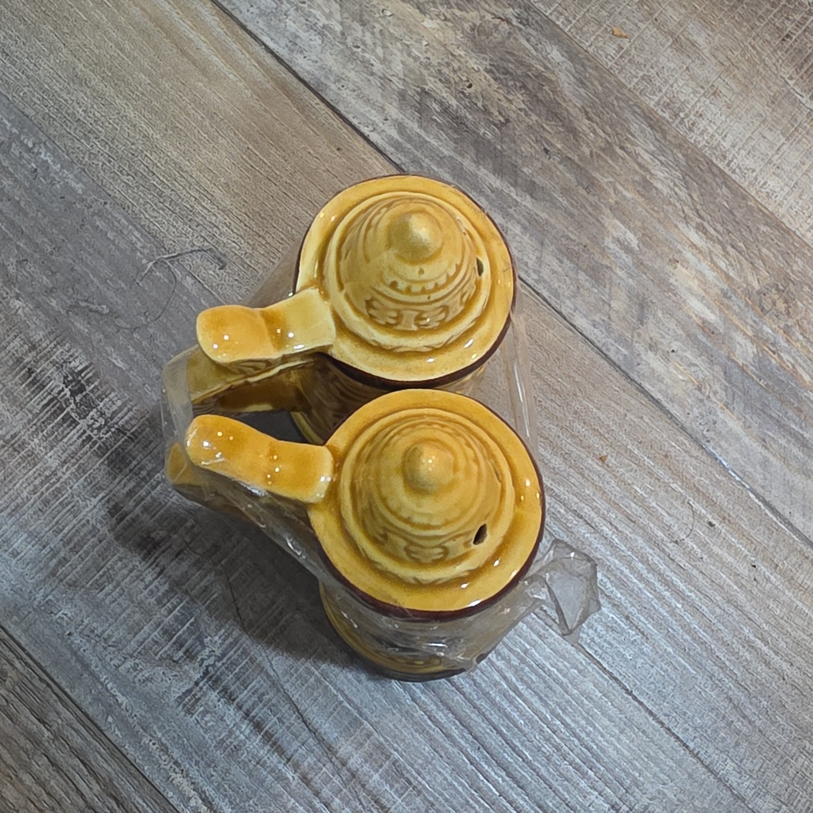 Vintage Kansas Sunflower State Ceramic salt/pepper shakers - photo 3