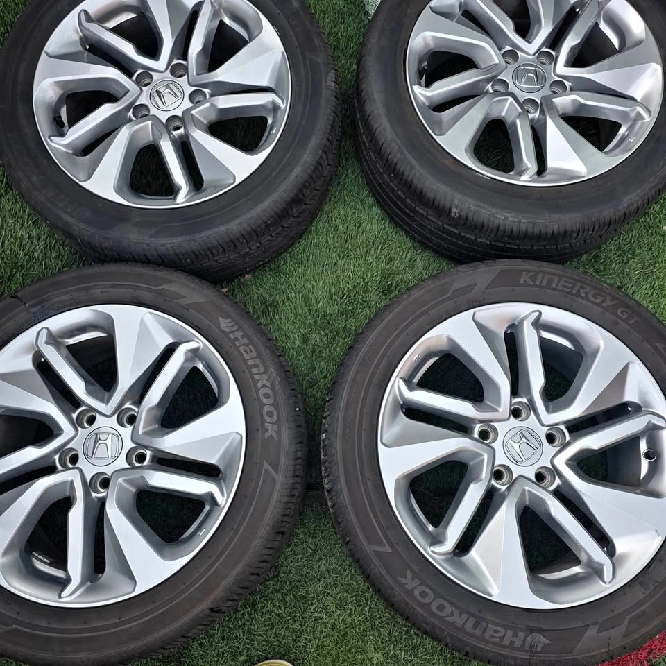 225/50/17 Hankook Tires 90% Tread with Honda OEM Alloy Rims
