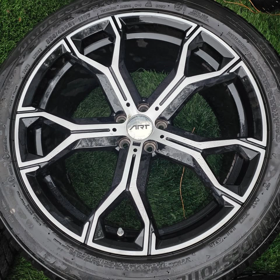 285/45/21 Bridgestone Winter Tires with 5x112 Rims & TPMS - photo 4