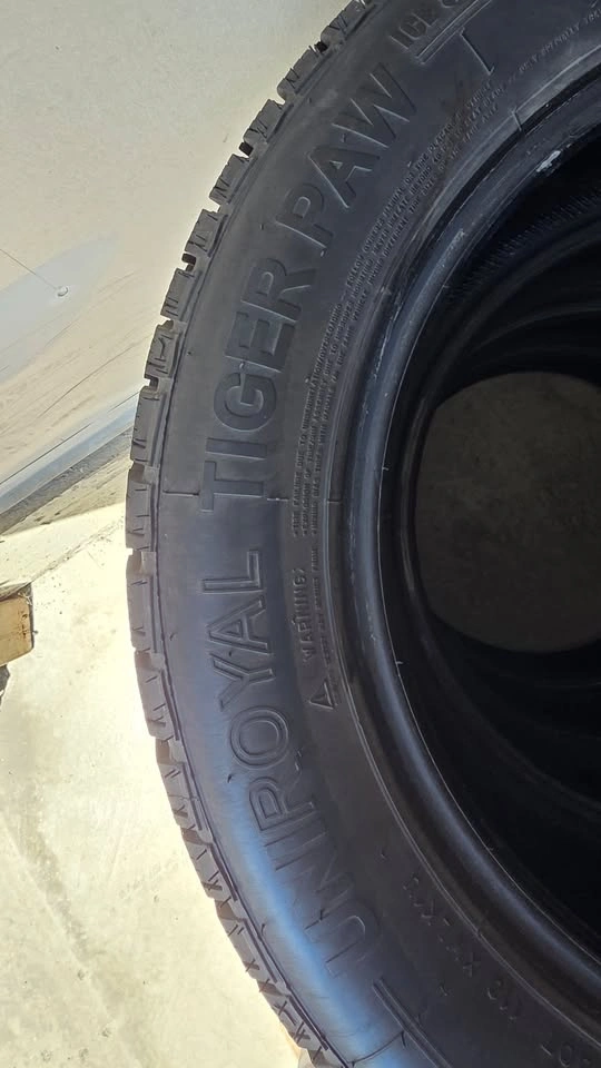 205/60/16 Uniroyal winter tires 90% tread - photo 2