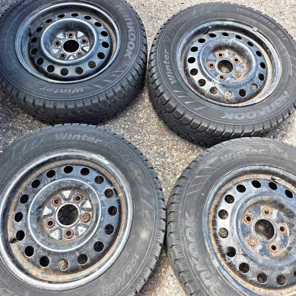 195/65/15 Hankook Winter Tires with Steel Rims 5x114.3