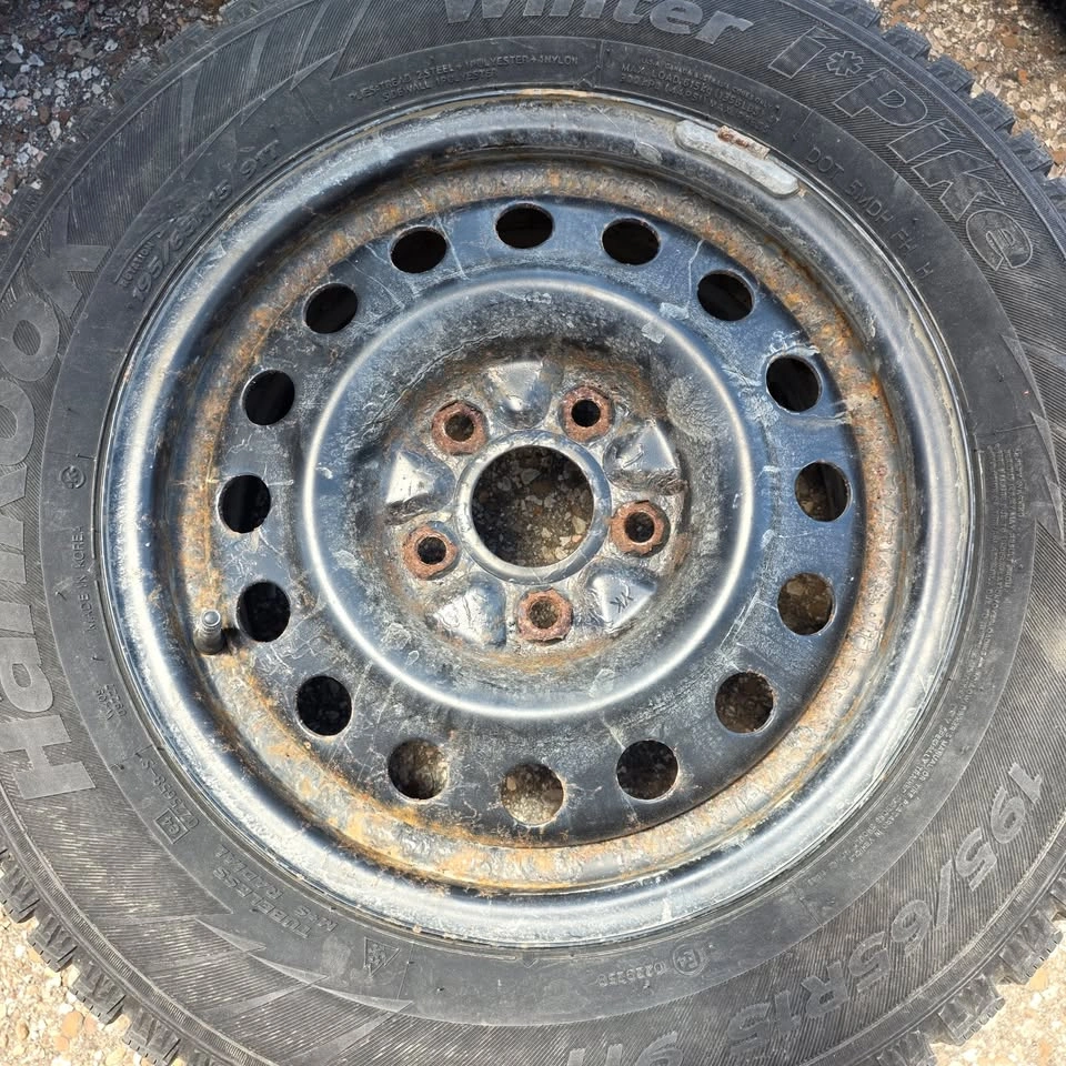 195/65/15 Hankook Winter Tires with Steel Rims 5x114.3 - photo 2