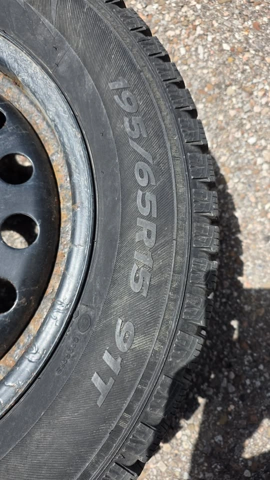 195/65/15 Hankook Winter Tires with Steel Rims 5x114.3 - photo 4