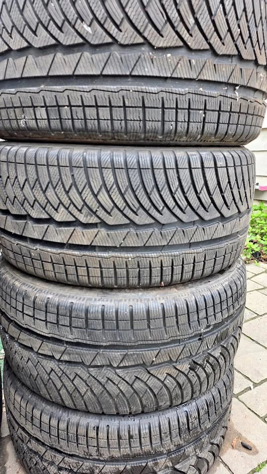 255/35/19 Michelin Pilot Alpin Winter Tires 90% Tread