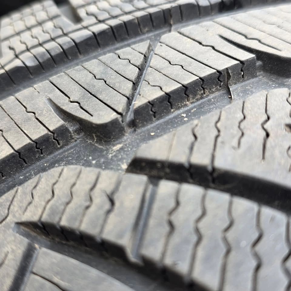 255/35/19 Michelin Pilot Alpin Winter Tires 90% Tread - photo 3