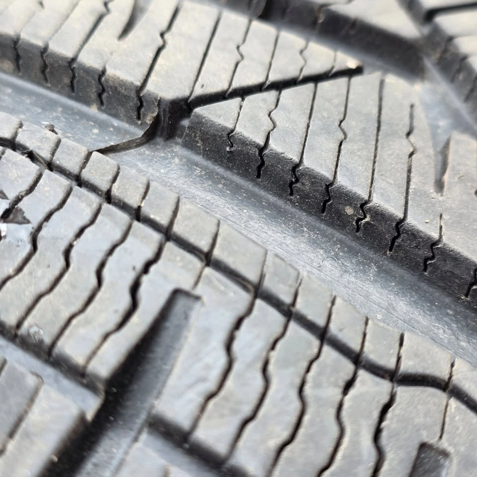 255/35/19 Michelin Pilot Alpin Winter Tires 90% Tread - photo 4
