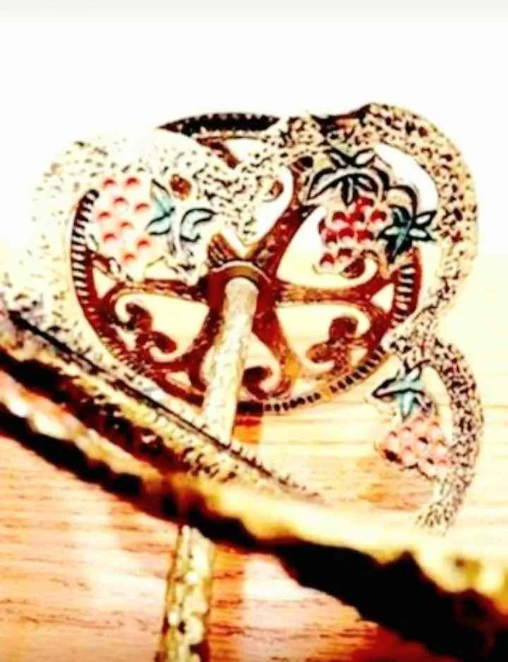 Enamel Brass Handmade Chariot Wine Bottle Holder image indicator(7)