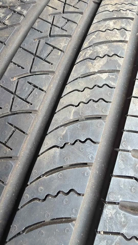 255/60/20 Pirelli all season tires 99% tread - photo 5