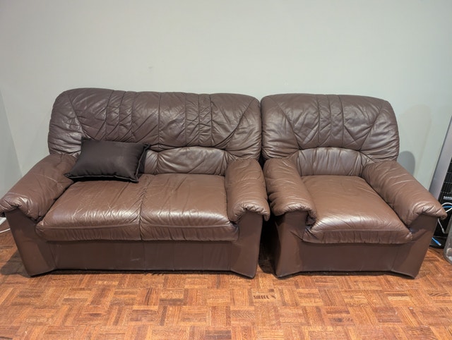 Comfortable Leather Sofa & Chair Set