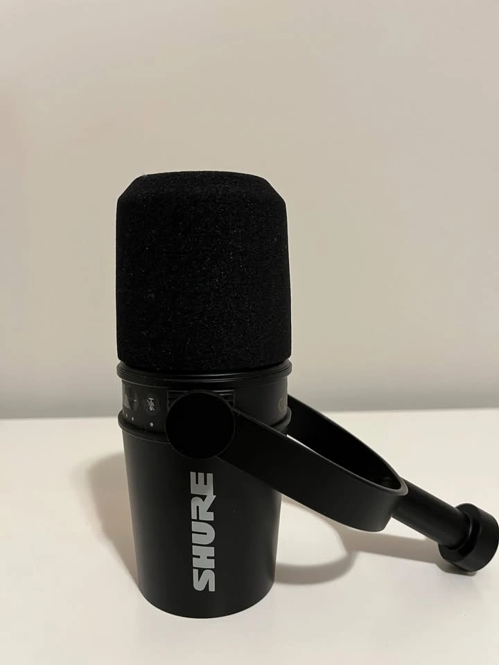 Shure MV7 Podcast Microphone (Full Box / Excellent Condition) - photo 3