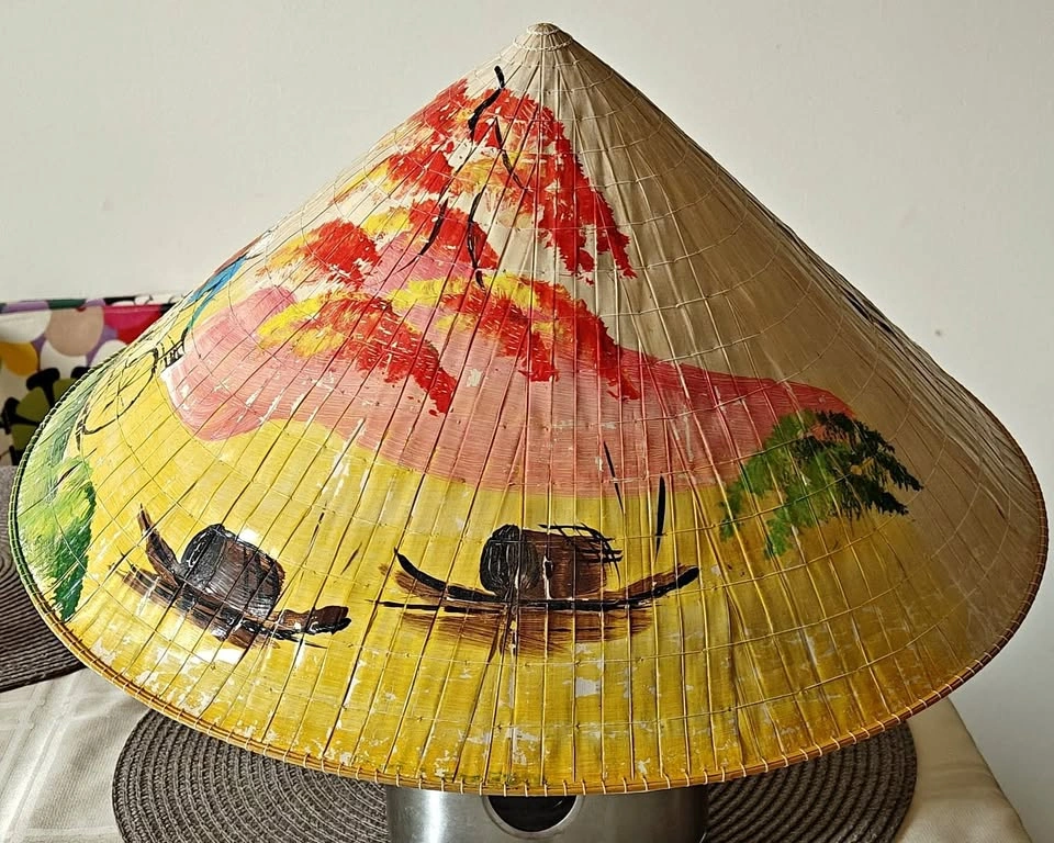 Genuine Painted Vietnamese Straw Conical Hat - photo 2