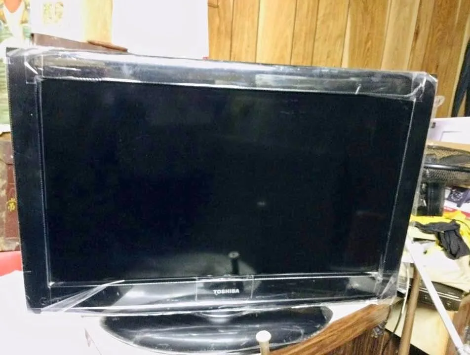 32 inch Toshiba Television thumbnail