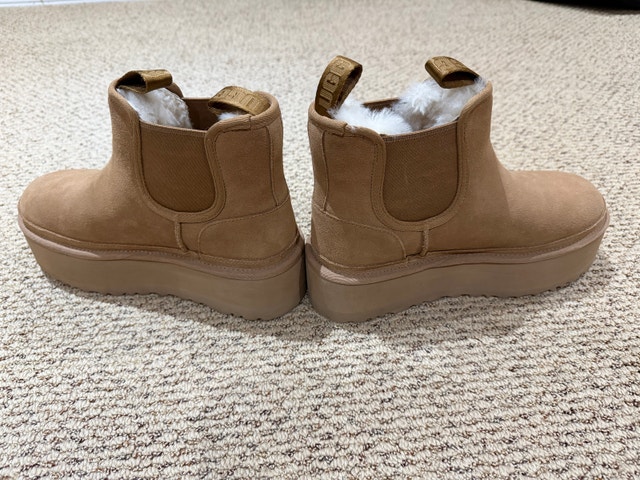 UGG Boots - brand new - photo 2