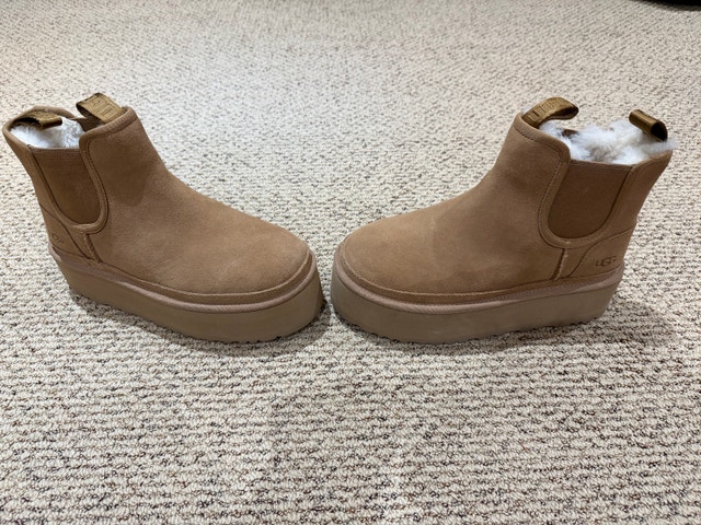 UGG Boots - brand new - photo 3