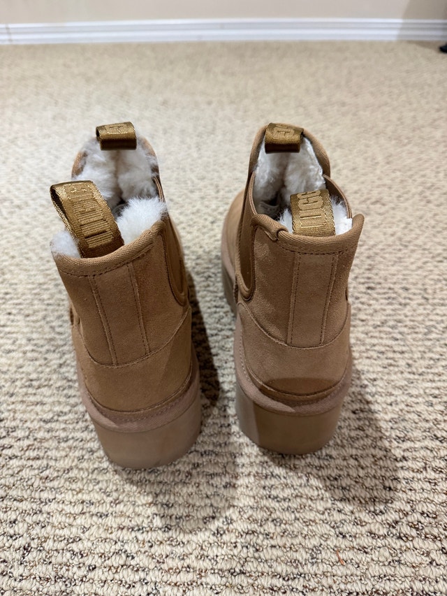 UGG Boots - brand new - photo 4