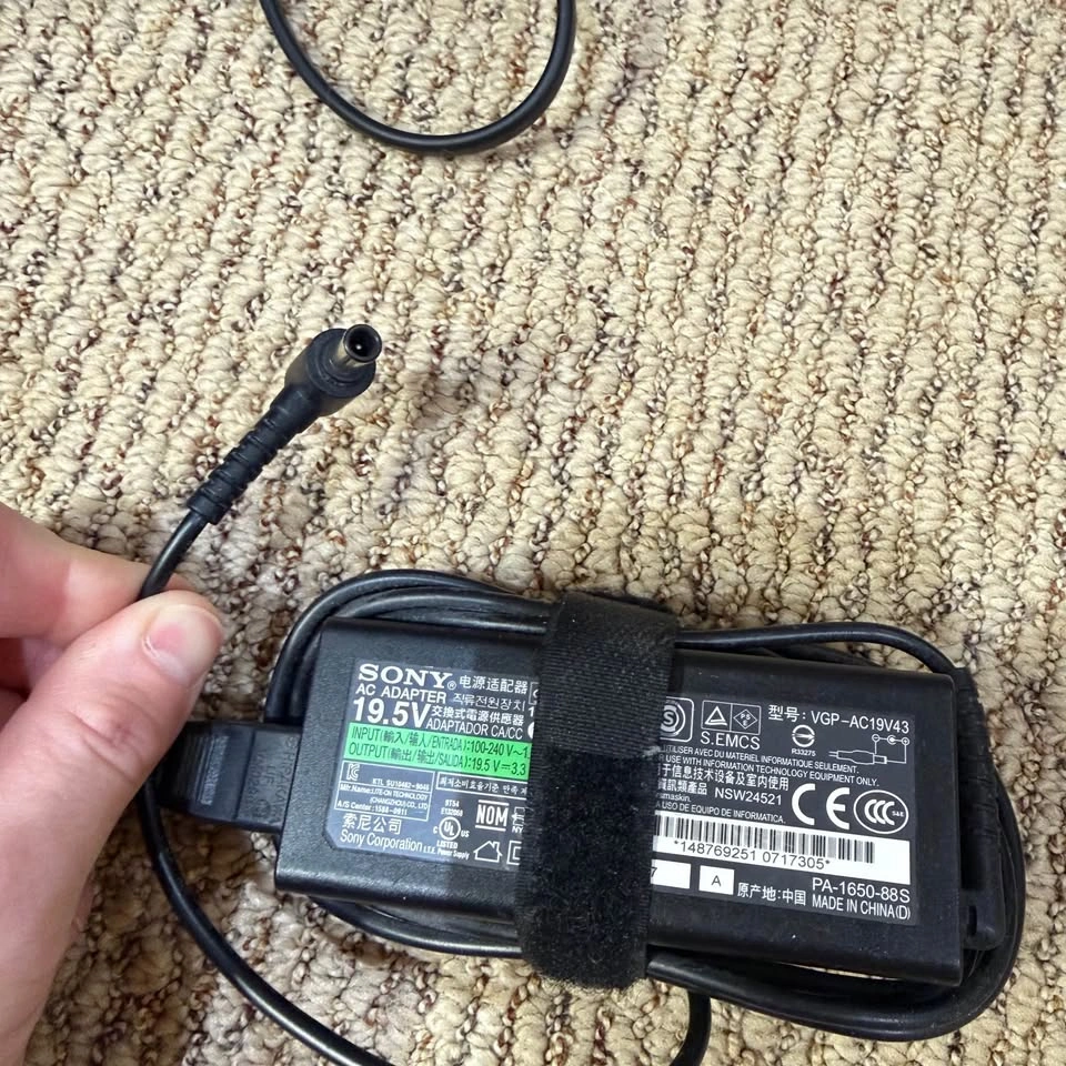 Sony laptop charger - photo 3