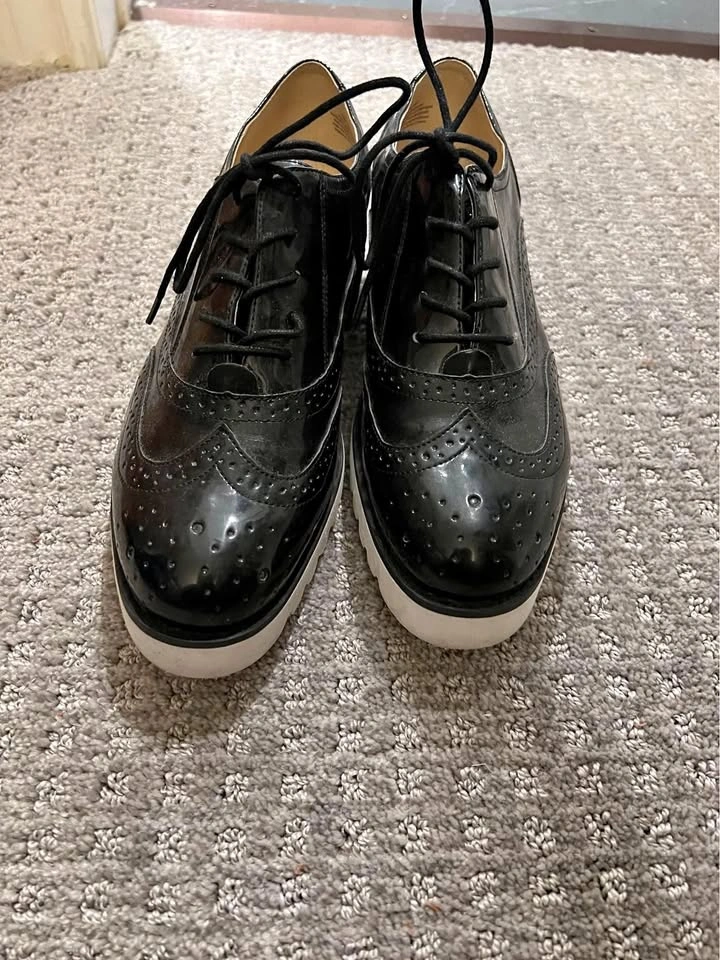 Nine West black patent leather platform oxfords 8M