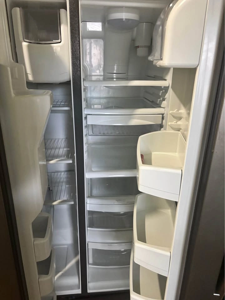 GE Side by Side Fridge - photo 2