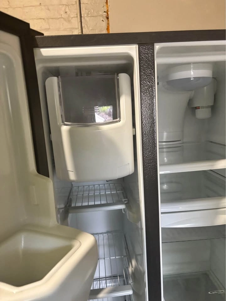 GE Side by Side Fridge - photo 4