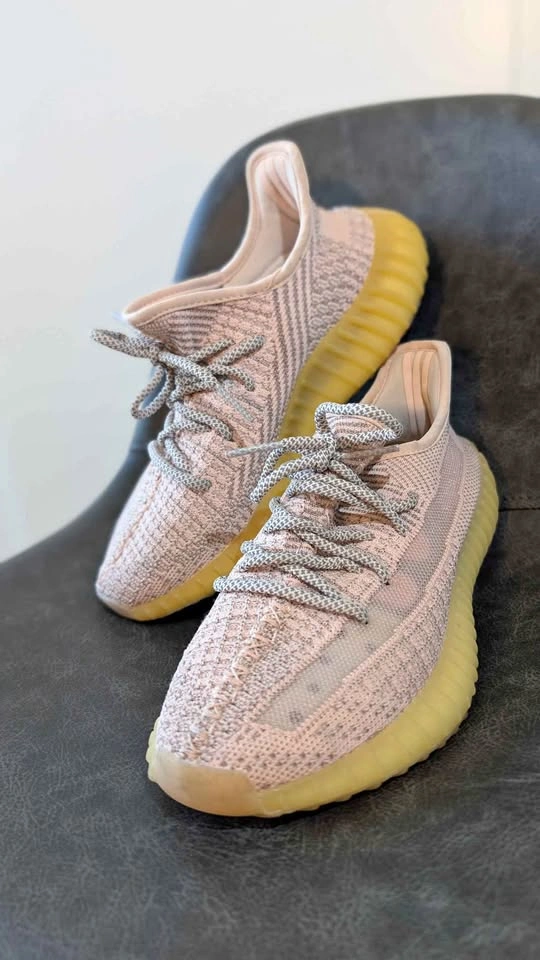 Authentic Adidas Yeezy 350 V2 Reflective Size 6.5 - Soft Pink
