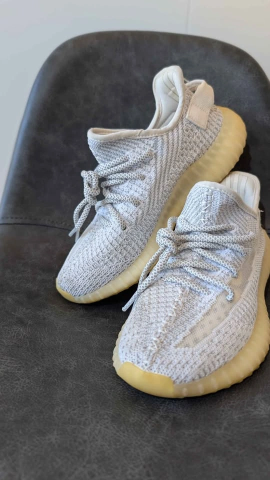 Authentic Adidas Yeezy 350 V2 Reflective Size 6.5 - Soft Pink - photo 4