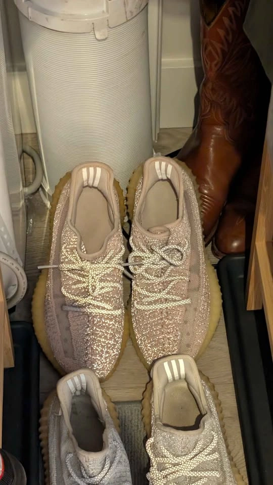 Authentic Adidas Yeezy 350 V2 Reflective Size 6.5 - Soft Pink - photo 5